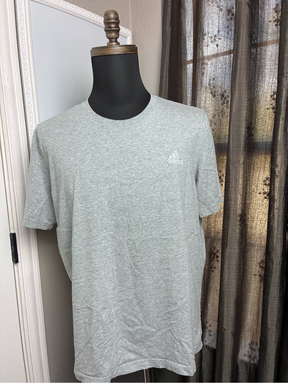 Adidas Men’s Light Gray Crew Neck Tee XL
